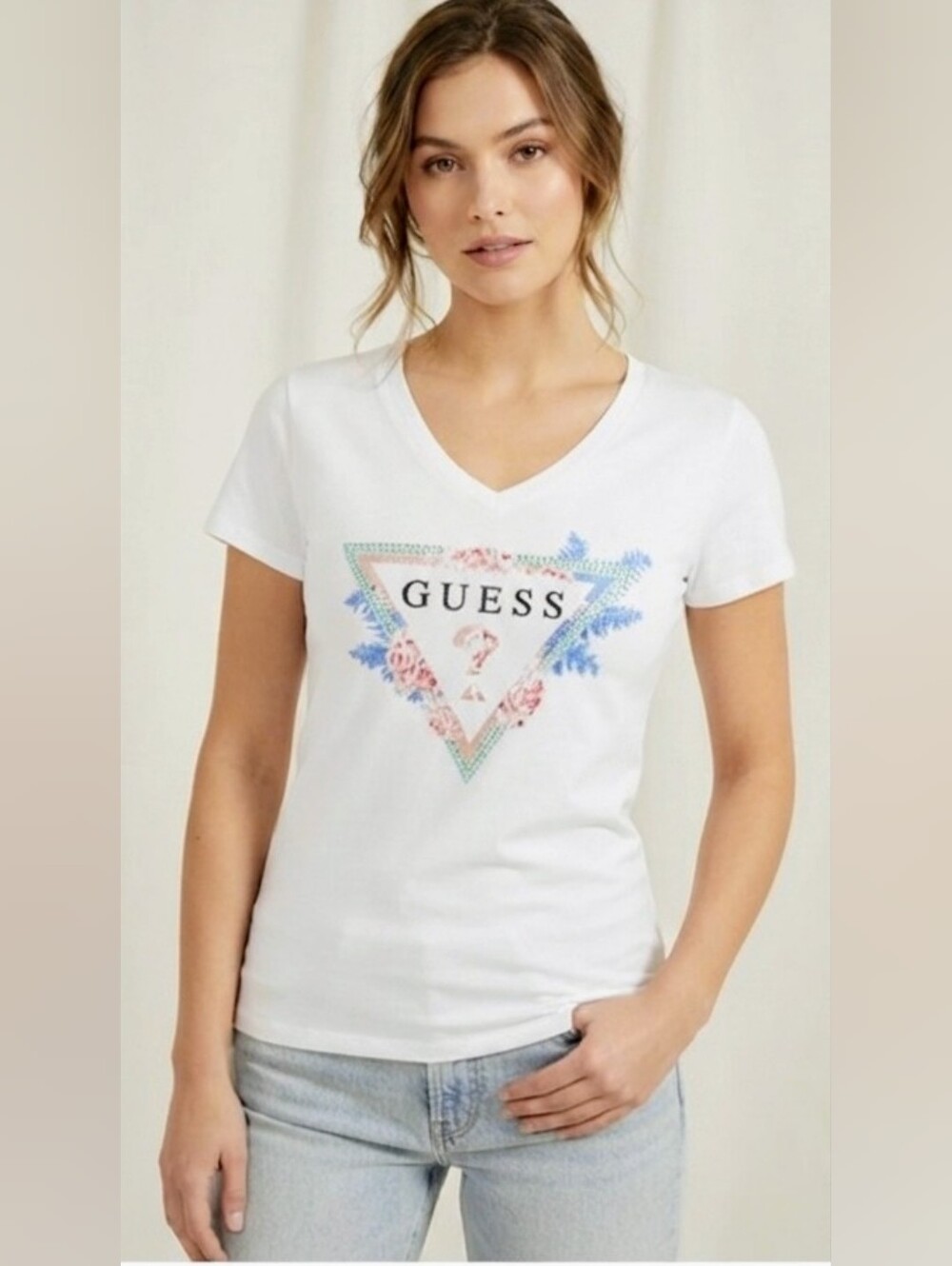 Guess White Floral Rhinestone Triangle Logo V-Neck Tee – Size M (Medium) NWT